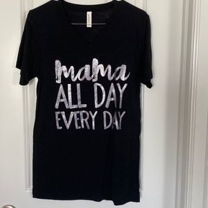 Mama graphic v-neck tee